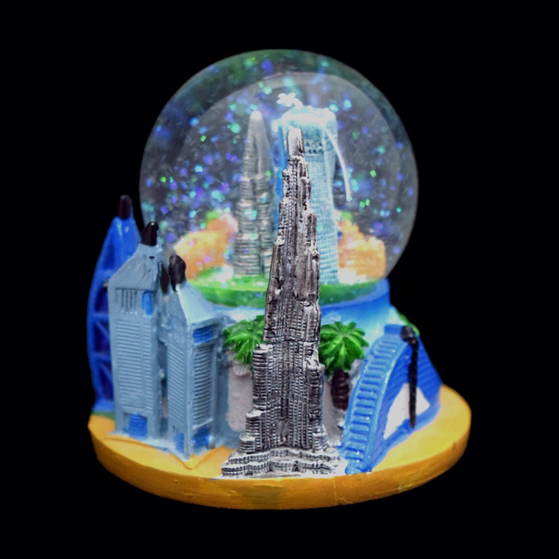 Dubai Glass Ball Dimenssions: 10 * 8.5 * 8.5 CM